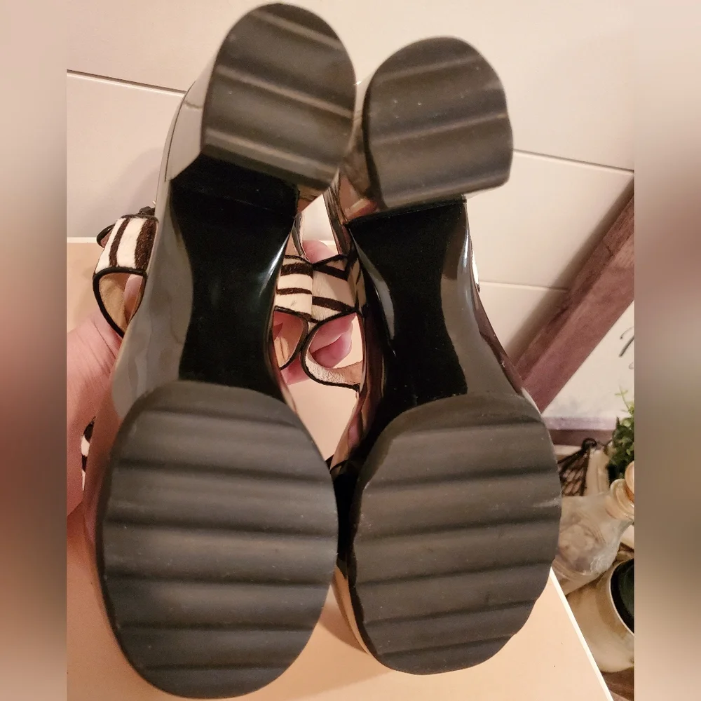 MICHAEL Micheal Kors Zebra Cary Sling Platform Sandal Size 8.5 - Picture 9 of 13